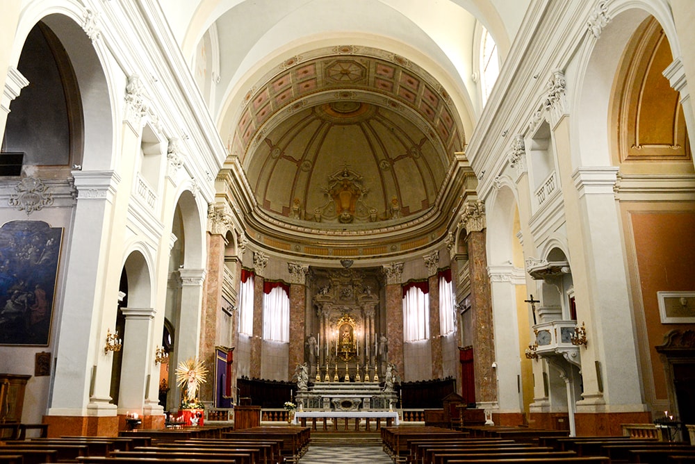 8世紀からあるサンカッシアーノ大聖堂。