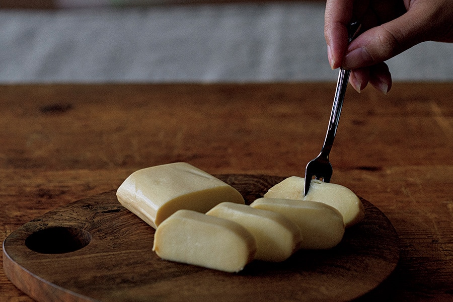 あまたにチーズ工房「モッツァレラチーズのたまり漬け」。