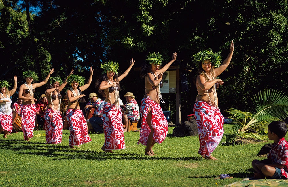 マナを表現する華やかで情熱的なタヒチアンダンスはタヒチの伝統文化の象徴。