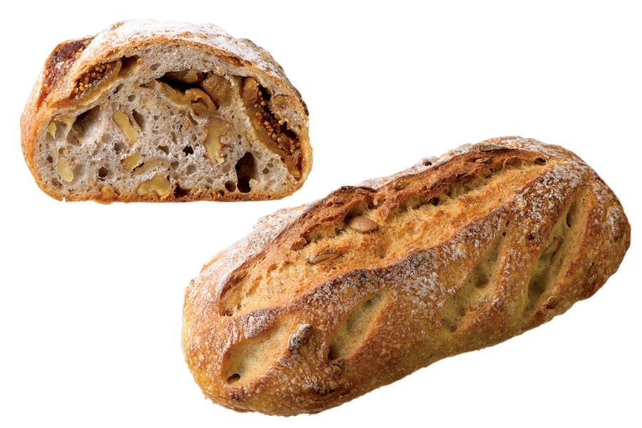 左から：いちじくとくるみのパン 444円、ナッツパン 389円。