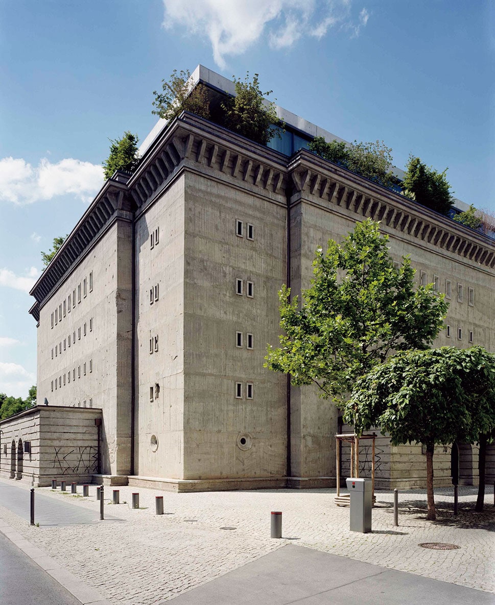 建築様式ブルータリズムの塊のような建物外観。Photo: Boros Collection, Berlin ©NOSHE