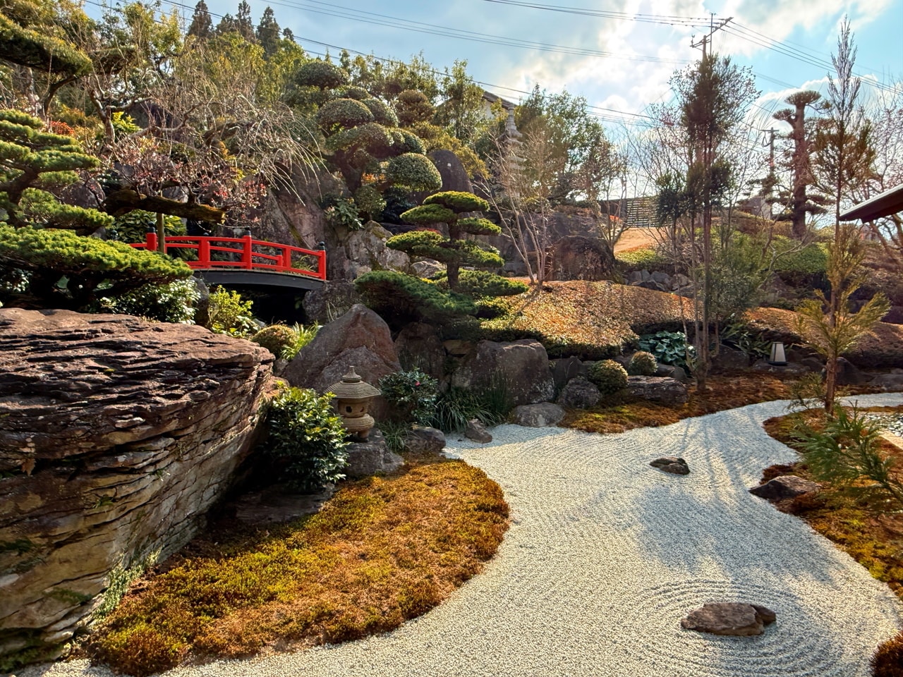 別館に隣接している庭園「鬼八の森」。
