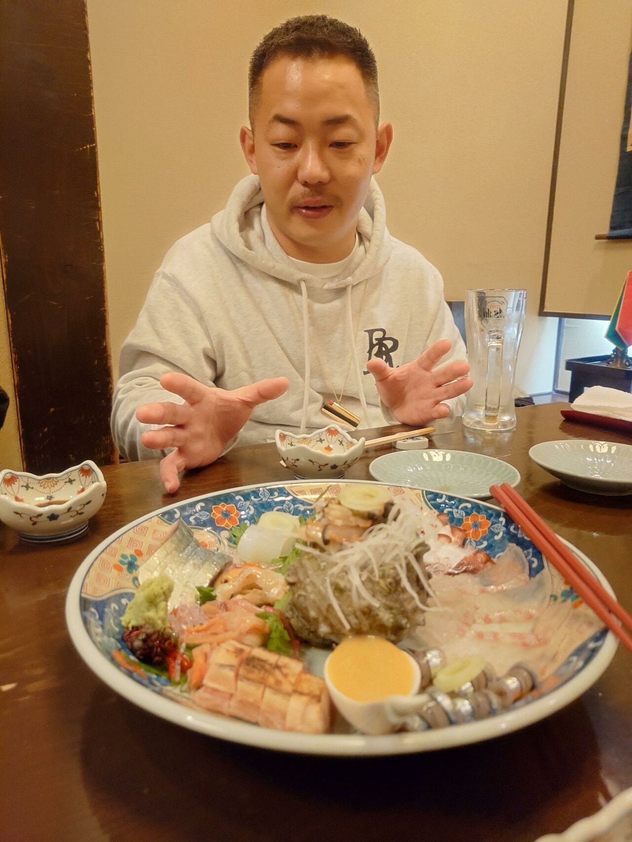 相方・酒井さんと。