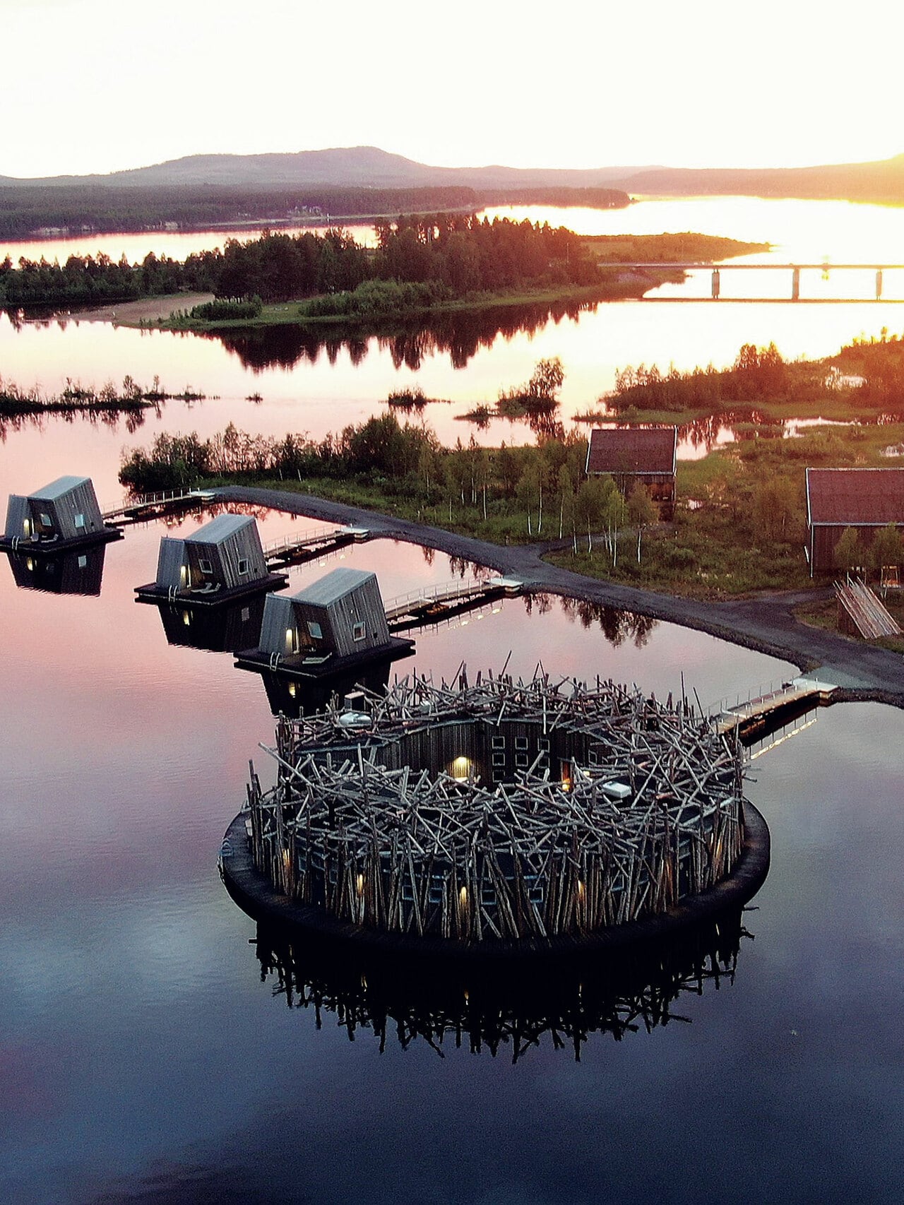 メイン棟内にはスパがありドーナツ型の建物の中心にプールが備えられている。©Small Luxury Hotels of the World