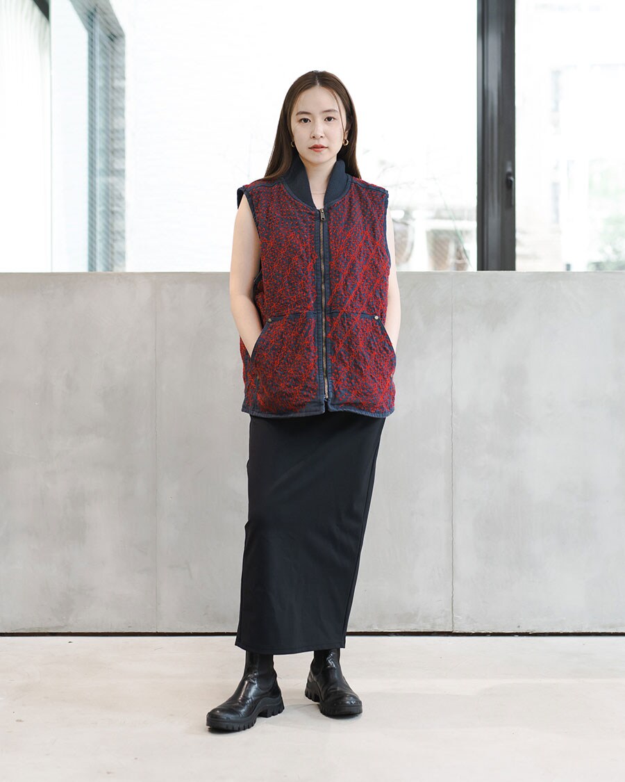 HAND EMBROIDERED UPCYCLED VEST／yoshiokubo×SMASELL アップサイクルコラボ企画／参考価格20,790円。　※写真はサンプル品