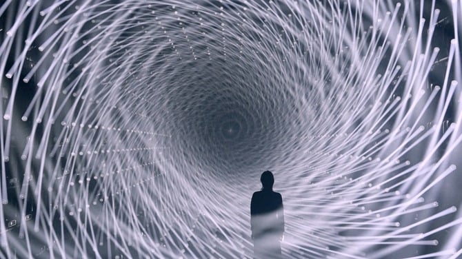 チームラボ《Light Vortex》©チームラボ