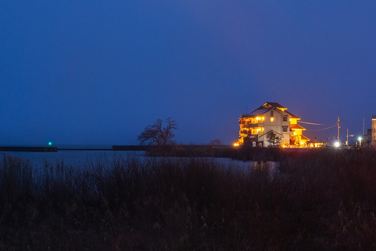 旅館紅鮎［滋賀／尾上温泉］全景夜。