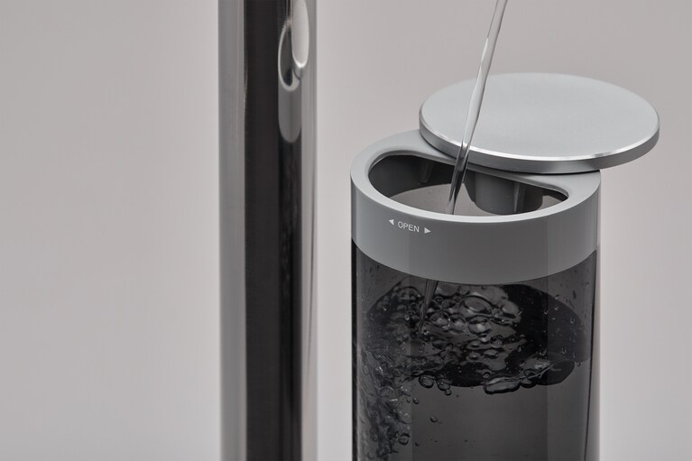 タンクの位置が高いので、立ったままの姿勢でラクラク給水。