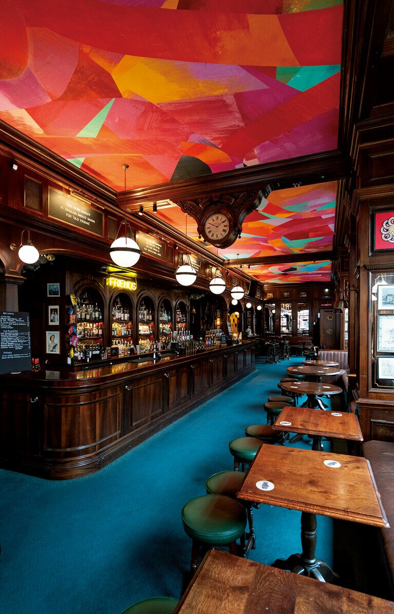 アート学習や持続可能性に力を入れる世界的なアート・ディーラー「ハウザー＆ワース」のホスピタリティ部門「Artfarm」が母体。食材の一部はサマセットにある同系列の農場から取り寄せており、ファーム・ショップも通りの斜向かいにある。上階の同系列レストランでは息をのむオリジナル・アートを展示。