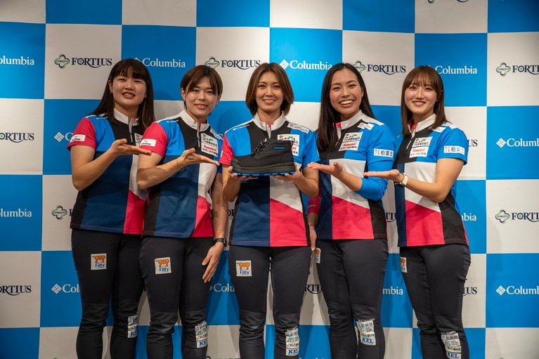 北海道札幌市を拠点に活動する女子カーリングチーム「フォルティウス」のメンバー。