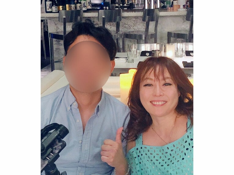 上田さんとパートナー（本人提供）