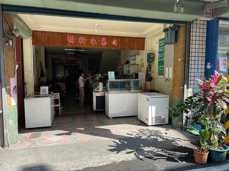 昔懐かしい雰囲気の店舗。地元の学生たちがふらっと立ち寄り、ひと休みできるようなお店です。