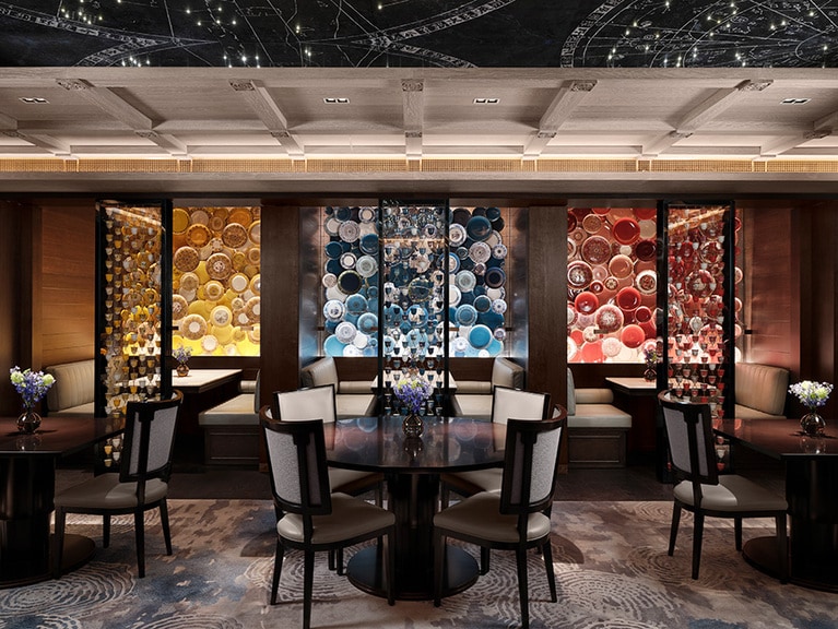 旗艦ホテルであるザ・ペニンシュラ香港のDNAを受け継いだ広東料理を味わえる「カントンブルー」もぜひ訪れてみたい。