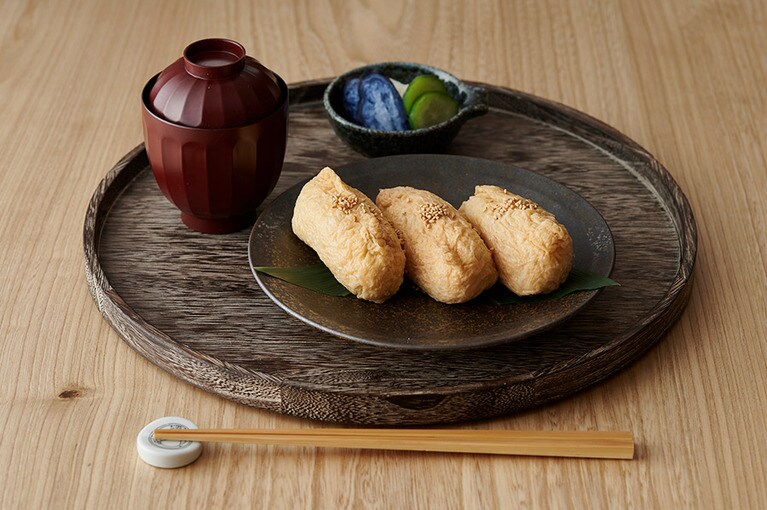 このサイズがにくいね。お味噌汁と漬物も付いているし。