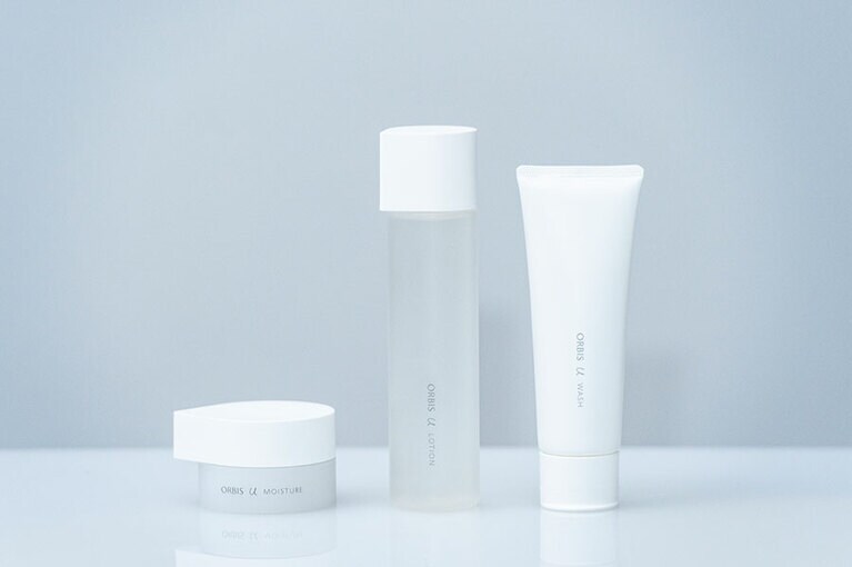 左から：オルビスユー ローション 180mL 2,700円、オルビスユー モイスチャー 50g 3,000円、オルビスユー ウォッシュ120g 1,800円。