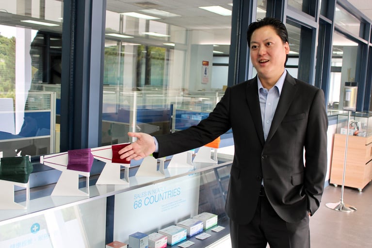 数あるカラーバリエの中、張德成氏のお気に入りは、こちらの「炫霓紫(ウルトラ・ヴァイオレット)」。