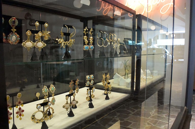 フォーティチュード・バレーの「カライル・ホテル」内のブティック。