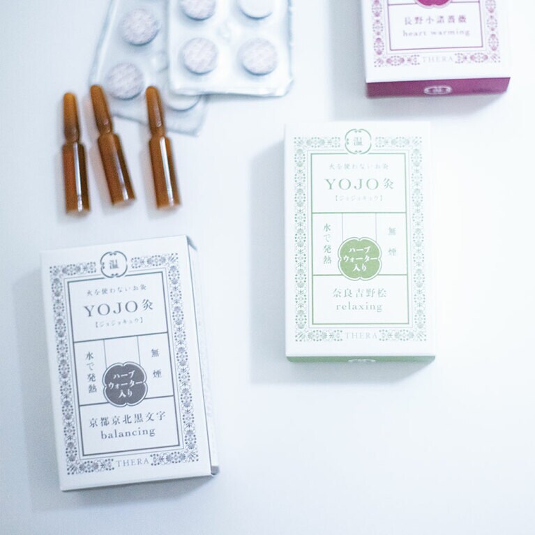 YOJO灸 左：京都京北黒文字、中：奈良吉野桧、右：長野小諸薔薇 各12個＋アロマウォーター 各1,800円／アランブラ