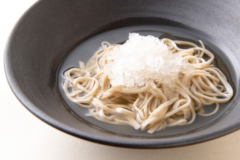 食事「大吟醸グラニテ蕎麦」。