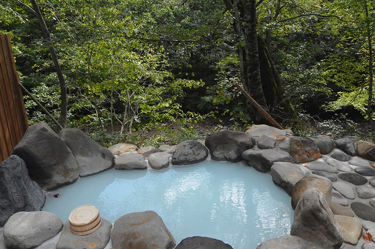 鶴の湯別館山の宿［秋田／乳頭温泉郷］貸切露天風呂。