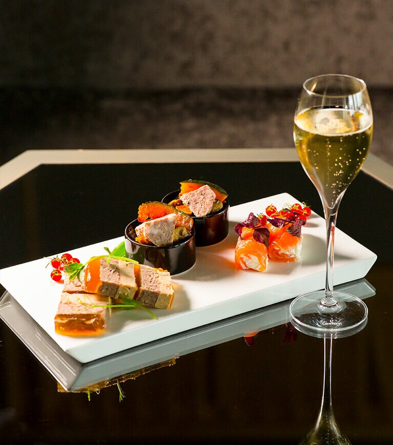 17時からの「TASOGARE」Wine＆Pimtxos 2,500円～／THE GRAND GINZA