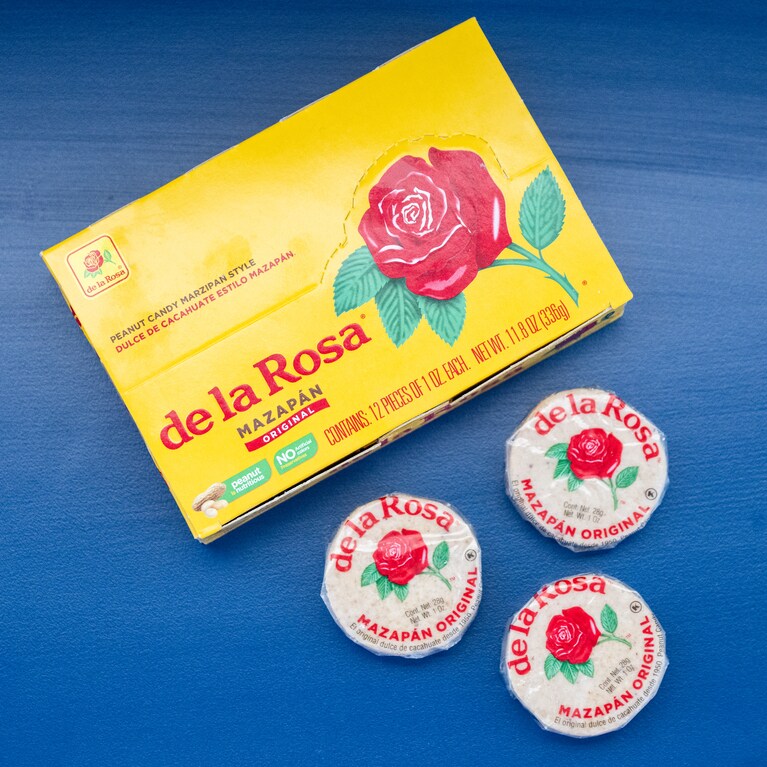 「デ・ラ・ローザ」のマサパン（メキシコの伝統菓子）。ほろほろとした食感で優しい甘さ。3.89ドル。