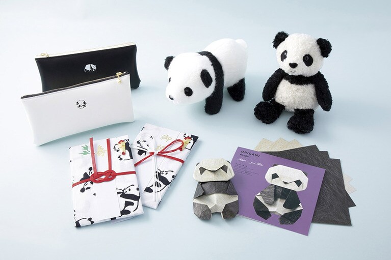 日本のぬいぐるみメーカー「スターチャイルド」の赤ちゃんパンダ　2,484円(税込)など、アンジェピュローで購入できるパンダグッズ／アンジェピュロー