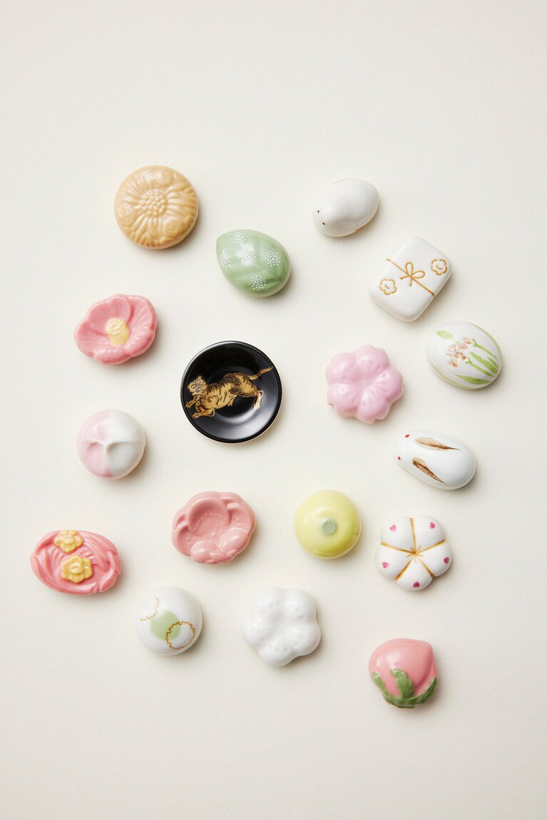 とらやの菓子などをモチーフにしたフェーヴも展示。