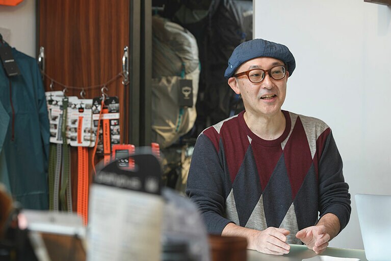 Hiker’s Depotの店主・土屋智哉さん。古書店で手にした『バックパッキング入門』に魅了され、大学探検部で山登りを始めた。