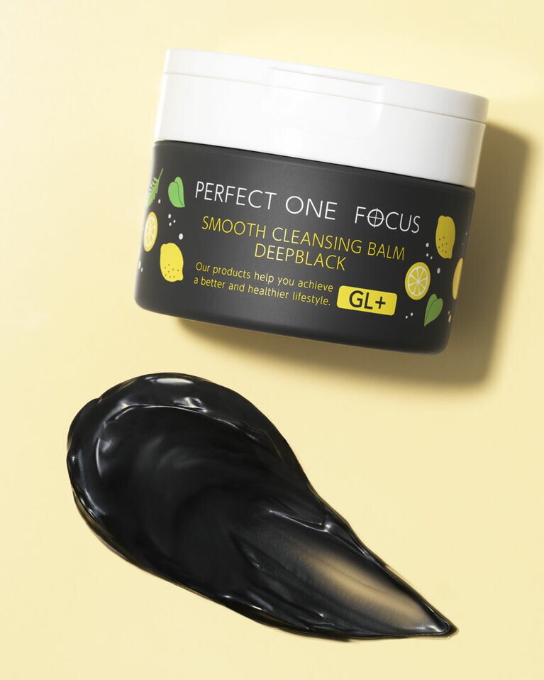 定番の「ディープブラック」よりバームの色が濃くなった印象。甘さ控えめなローズとオレンジのさわやかな香りにも癒される。