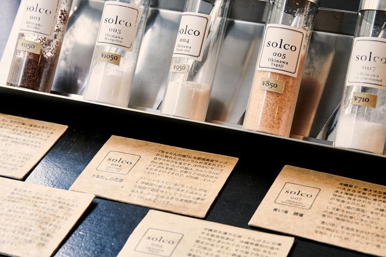 塩の産地やストーリーが書かれた愛情たっぷりのカードも必見。