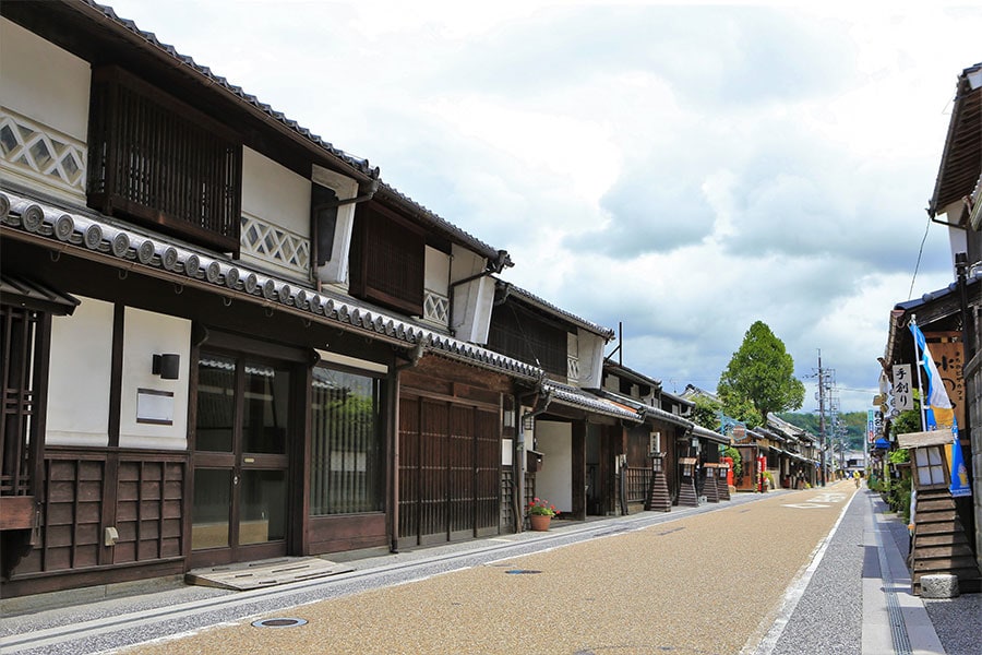 津山には山陽と山陰を結ぶ出雲街道が通り、昔から交通の重要拠点となっていた。