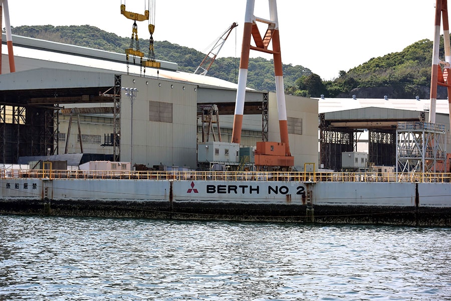 戦艦「武蔵」が造船されたBERTH NO.2の前を通過します。