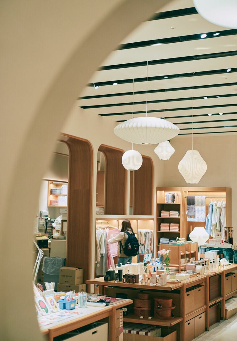 【金浦空港】SISIHOSI ロッテ百貨店金浦空港店（シシホシ ロッテペクァジョムキンポコンハンジョム／시시호시 롯데백화점김포공항점）。