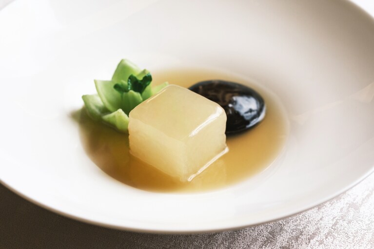 「アワビソースで煮込んだ冬瓜と椎茸の旨煮」。