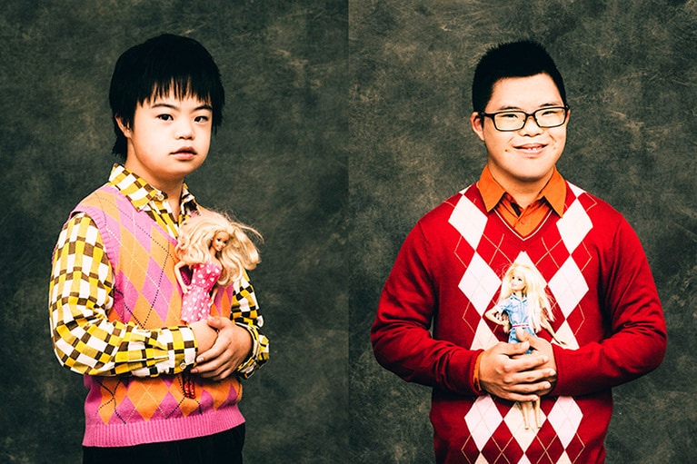 ダウン症のあるマルコ役に抜擢された高橋永さん(左)と丹下開登さん(右)。