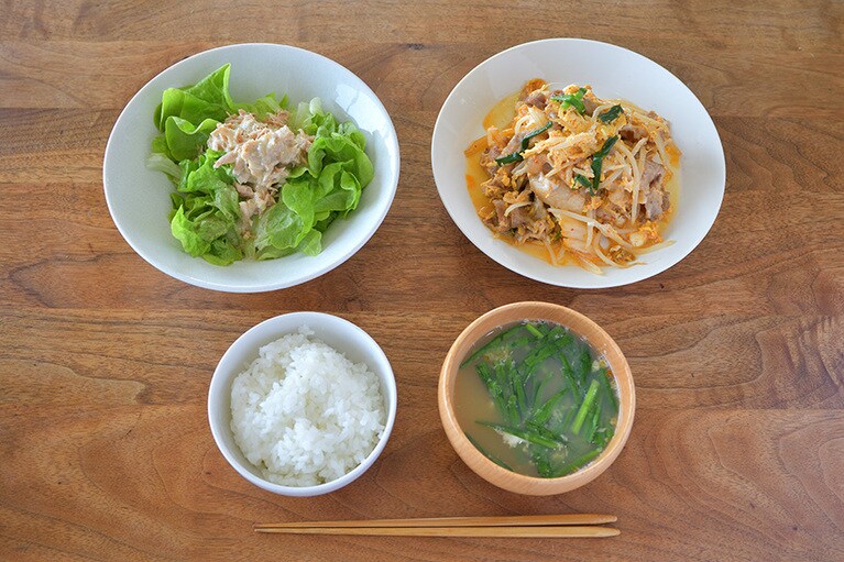 フライパンひとつで「焼く」か「炒める」メニューのみ。