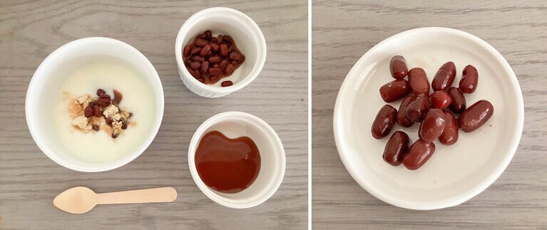ヨーグルトにもゆであずきをトッピング、黒蜜（左写真手前）とも相性がいいです。