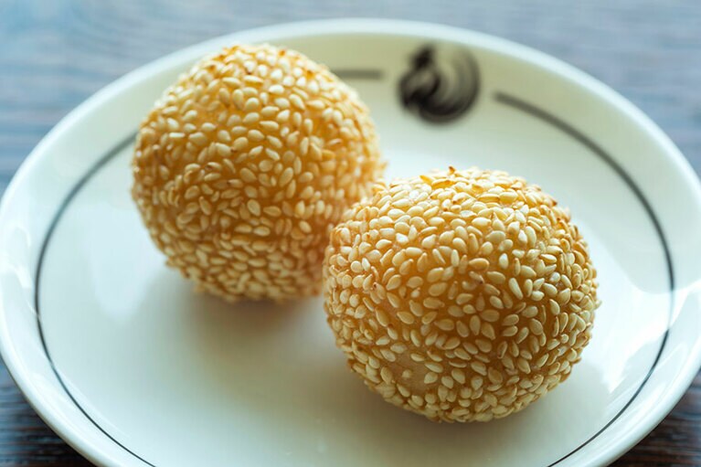 点心にはゴマ団子も。