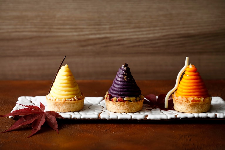 オプション「3種のモンブラン」（イートイン）。アフタヌーンティー利用の場合1名2,000円、一般1名2,400円（ともに税・サ込）。前日17時までに要予約。