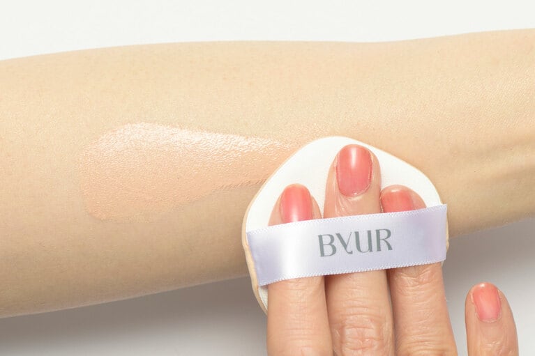 バイユア セラムフィット フルカバー グロークッション V2のスウォッチ。