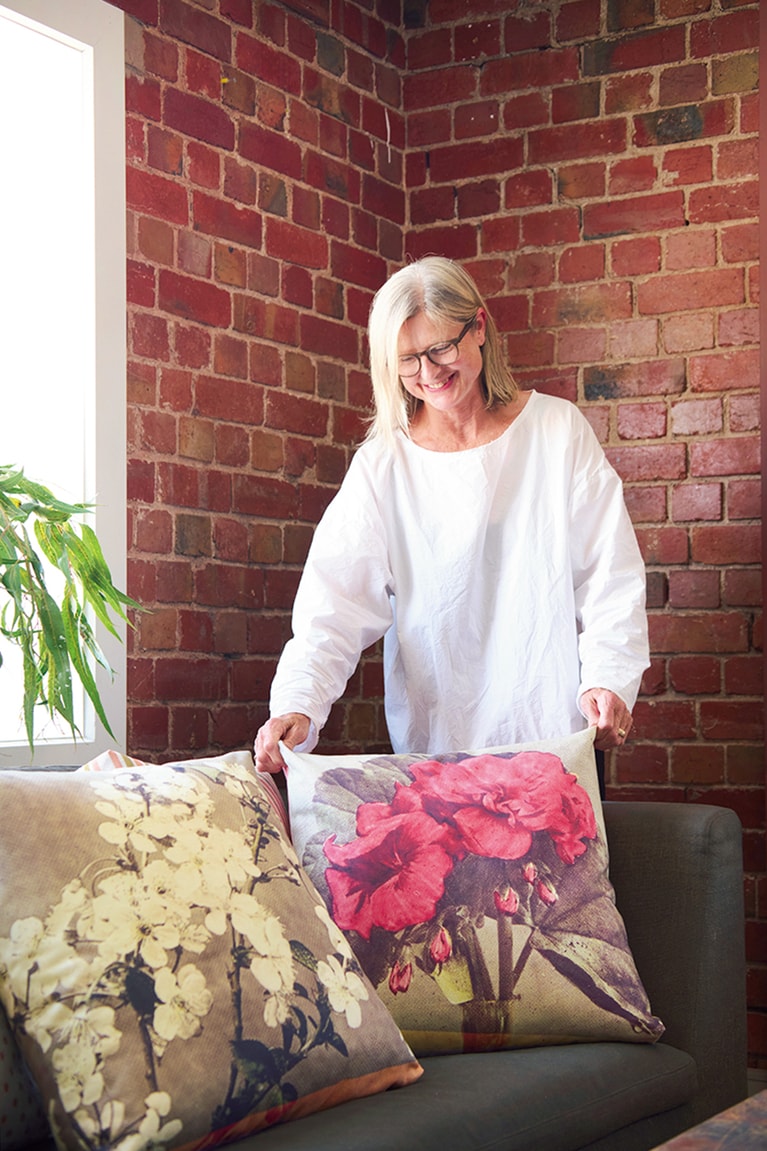 共同設立者でパートナーのドナ・オブライエン氏がショップを担当。