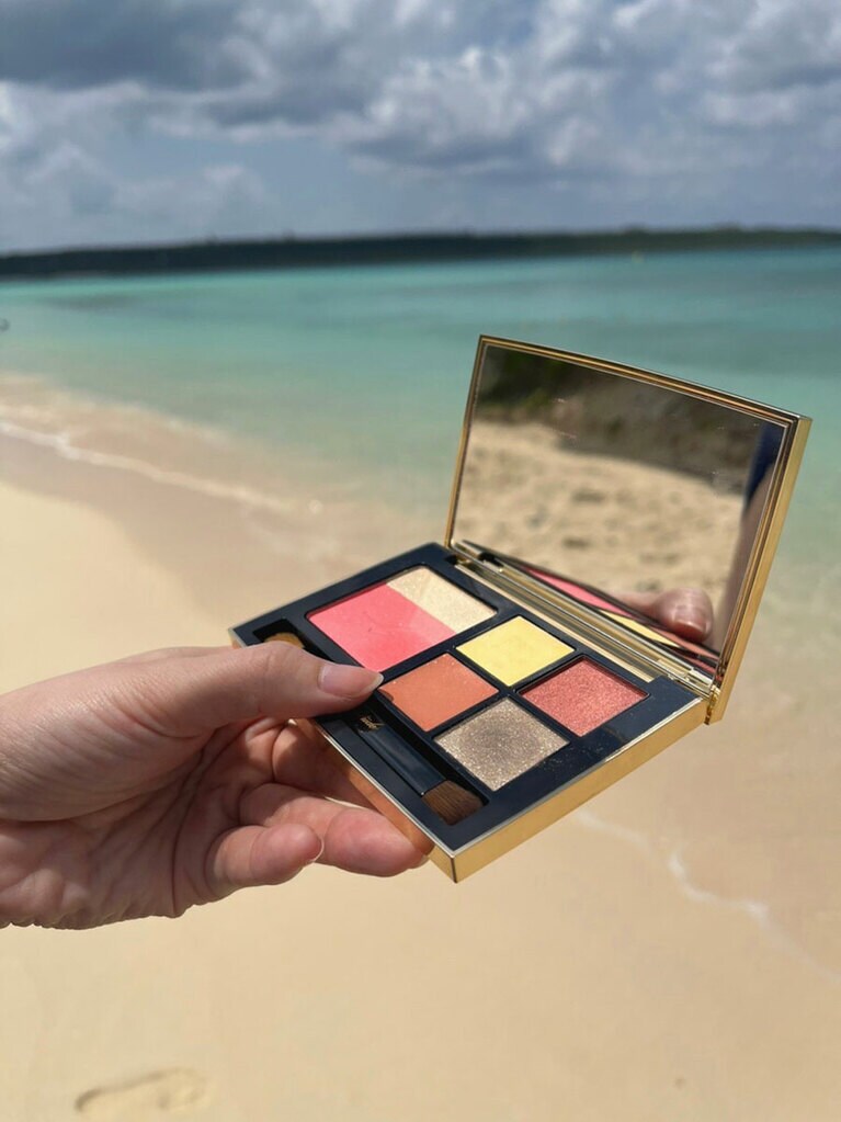 夏のバカンスにもぴったりのカラー！