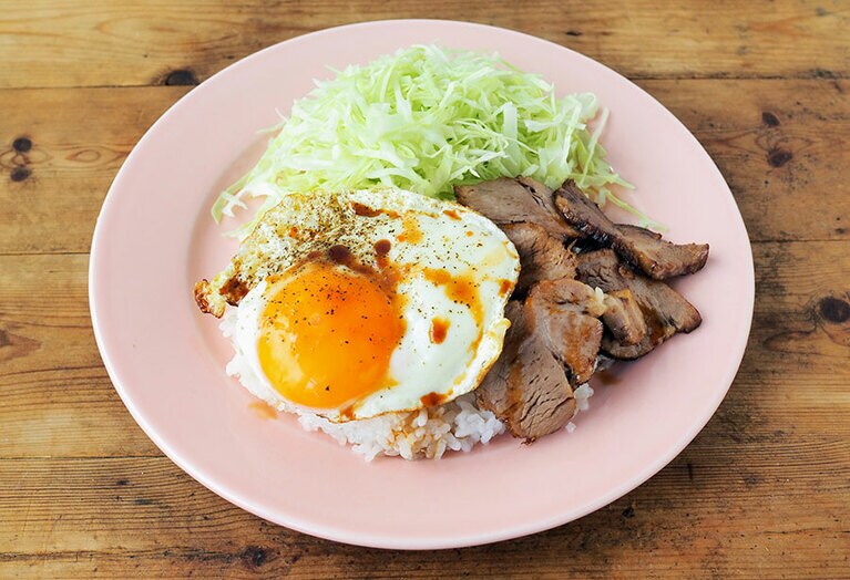 チャーシューエッグのっけライス。