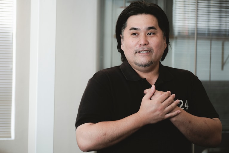 辻 諭さん。歴史あるやきものエリア・肥前にて初めて別の産地で同じものを作った取り組みを実現させたひとり。