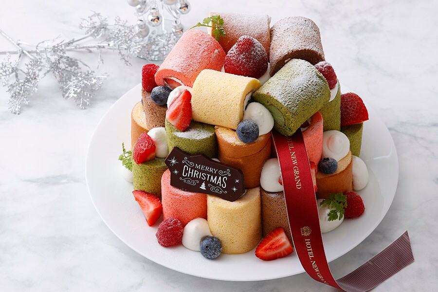 ホテルニューグランド「5種のクリスマスロールケーキ」10,800円
