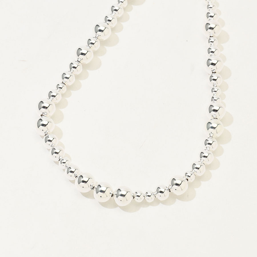 ELLY NECKLACE 51,700円／LIE STUDIO