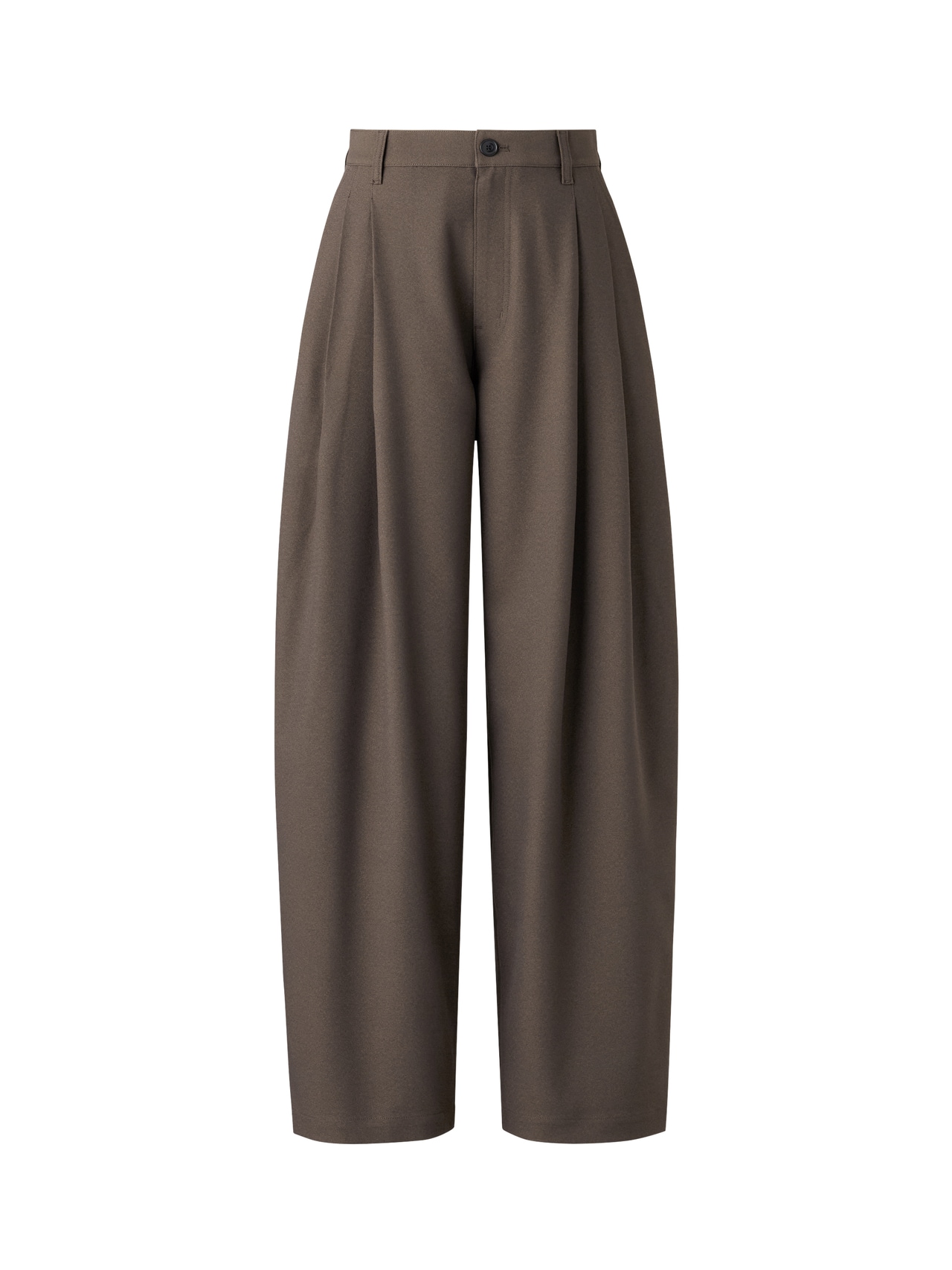 タックバレルレッグパンツ 4,990円（38 DARK BROWN）。