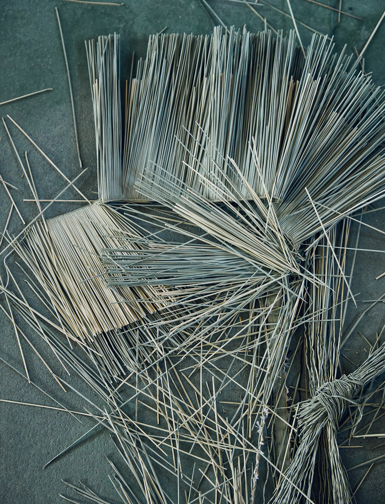 切り落とされたイグサは顔を埋めたくなるような芳香。