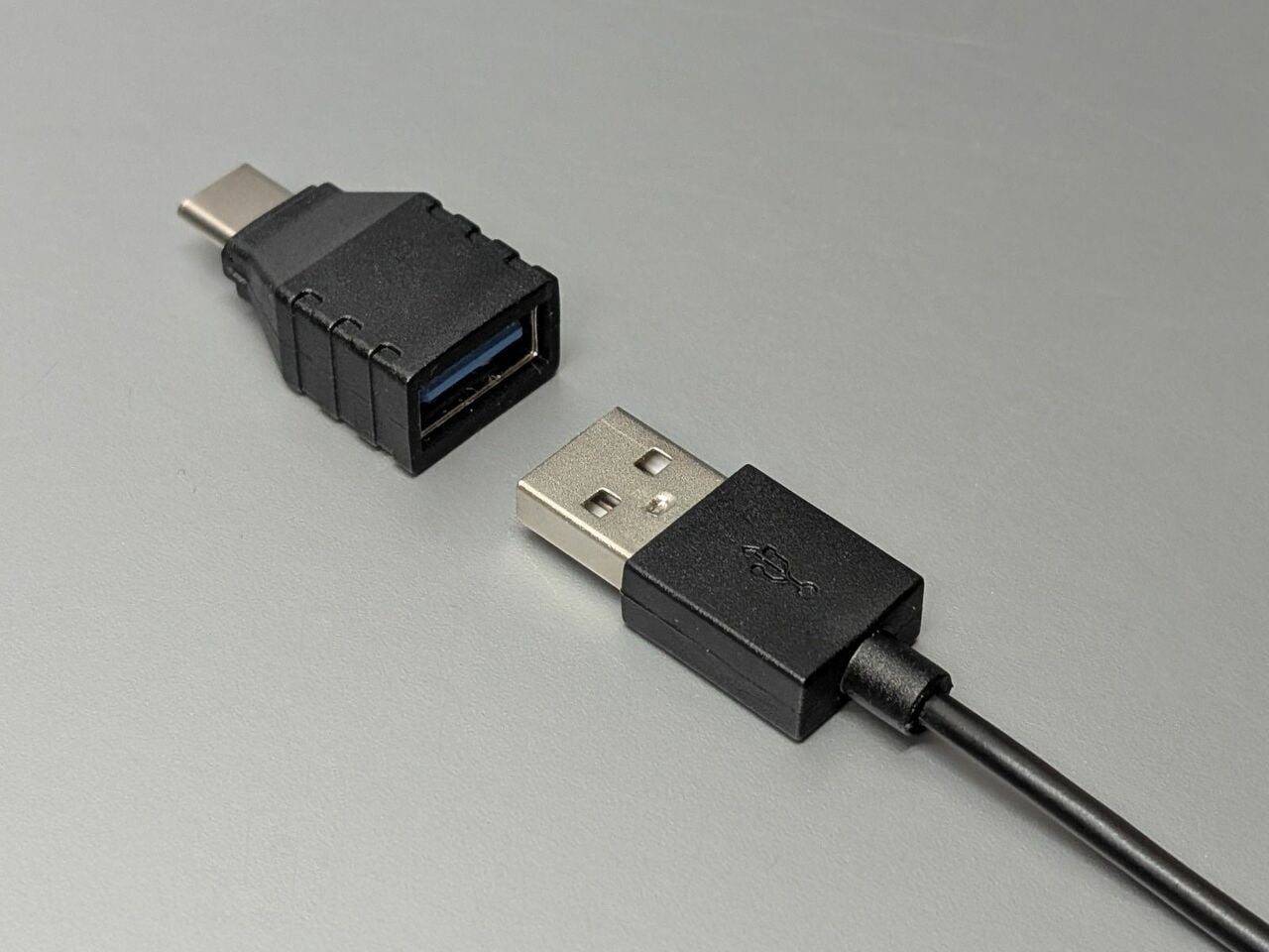 USB Type-Cへの変換アダプタを用いれば市販のUSBキーボードも問題なく接続できます